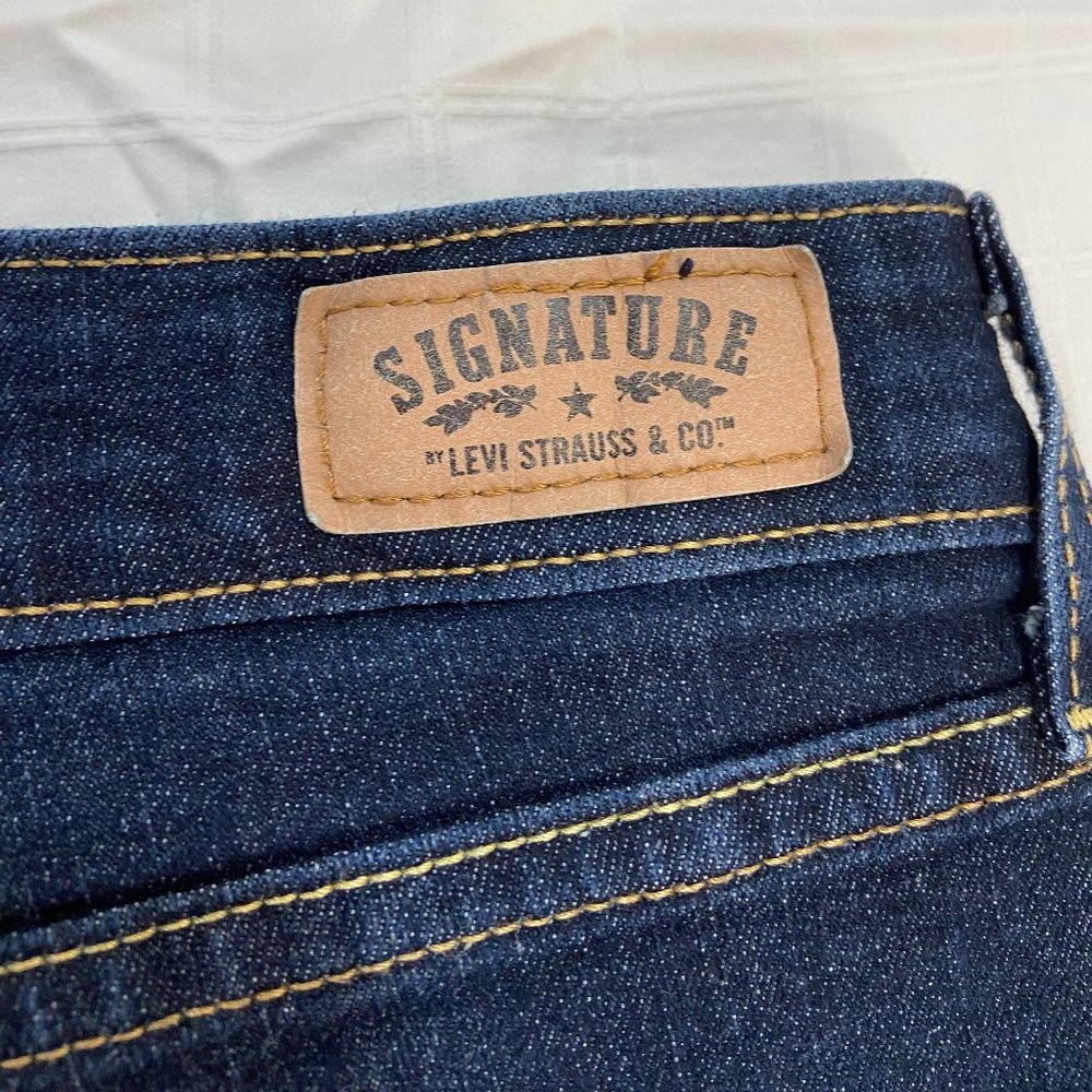 Ladies Levi's shorts size 14 - Picture 5 of 5